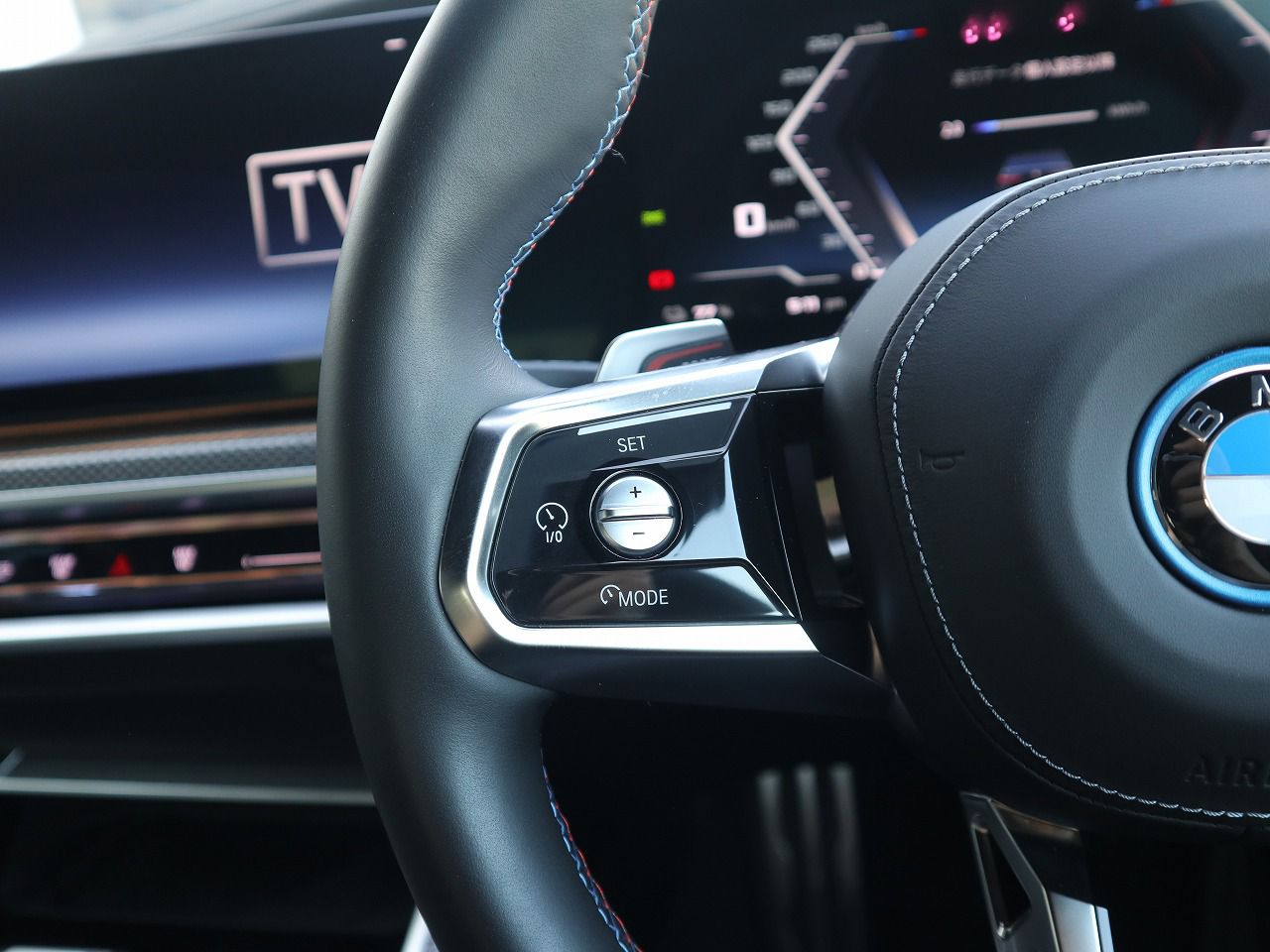 BMW i7 M70 xDrive Sedan RHD