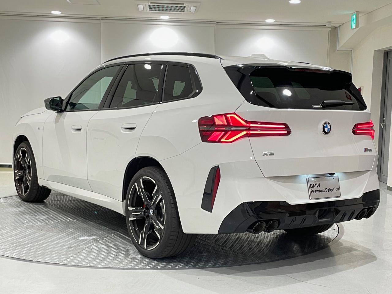 X3 M50 US