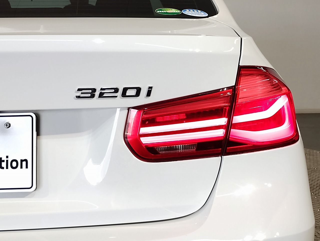 320I SEDAN RHD