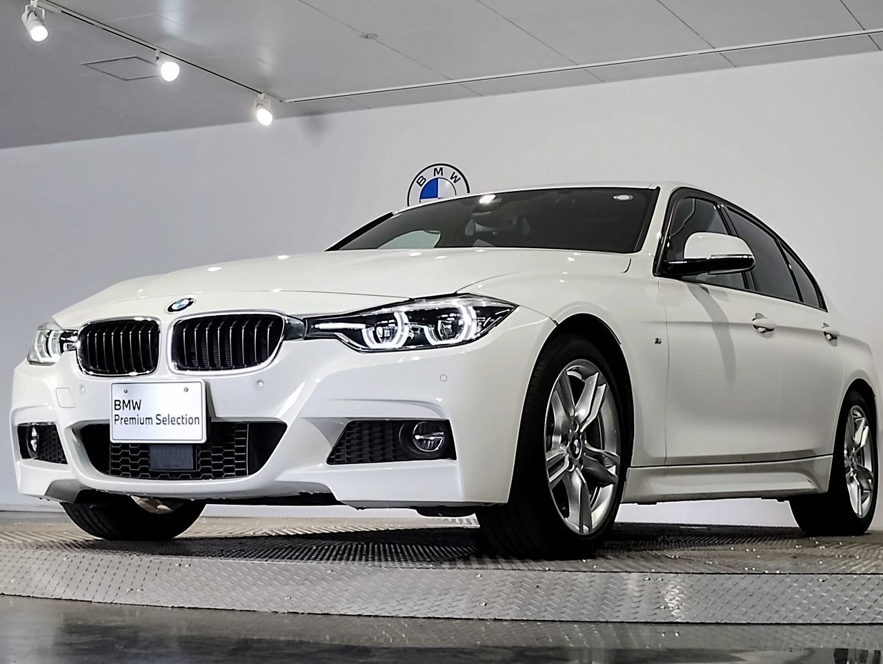 320I SEDAN RHD