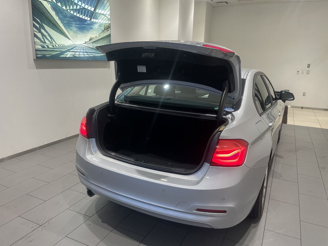 318I SEDAN RHD