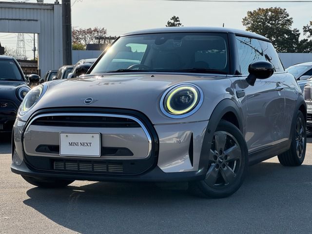 THE NEW MINI COOPER 3 DOOR.