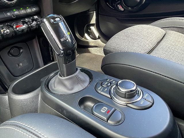 MINI Cooper F56 RHD