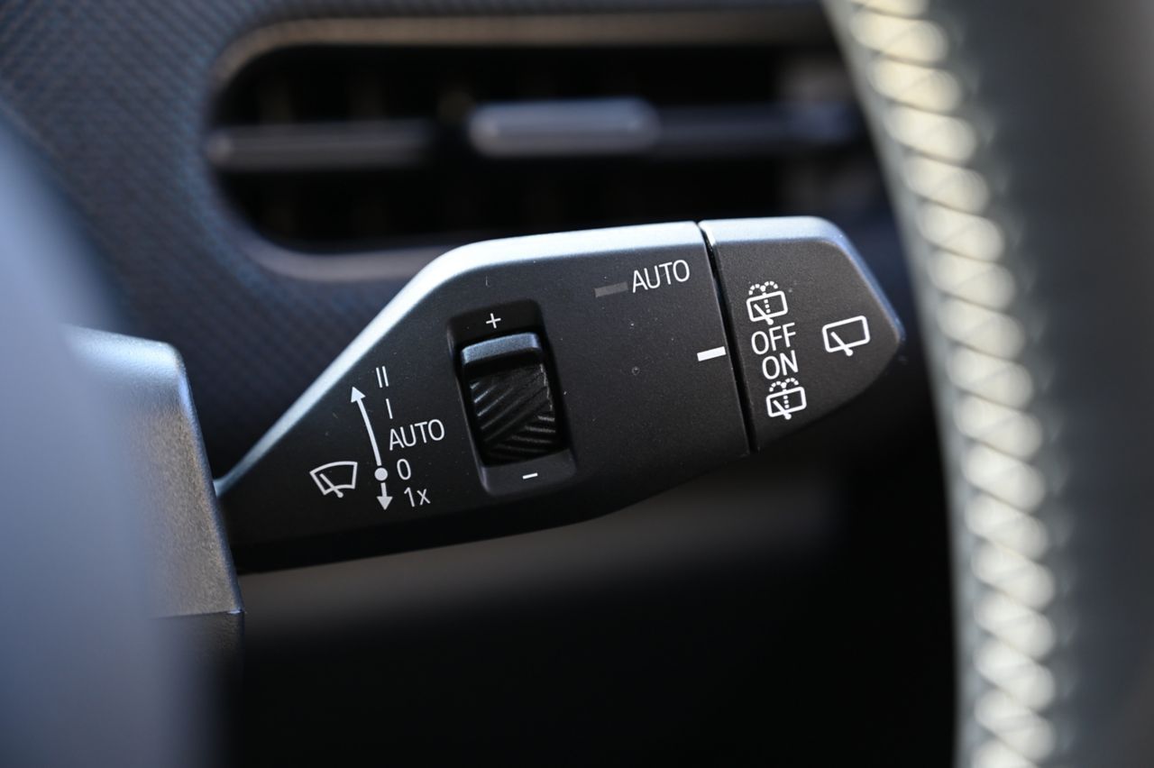 J01 MINI Cooper E