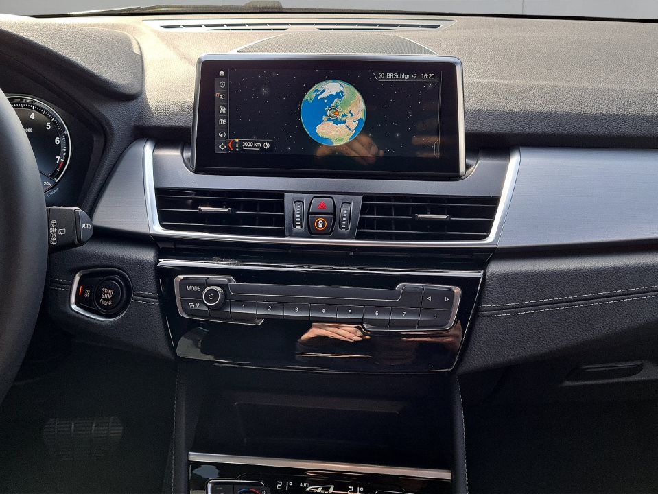BMW 218