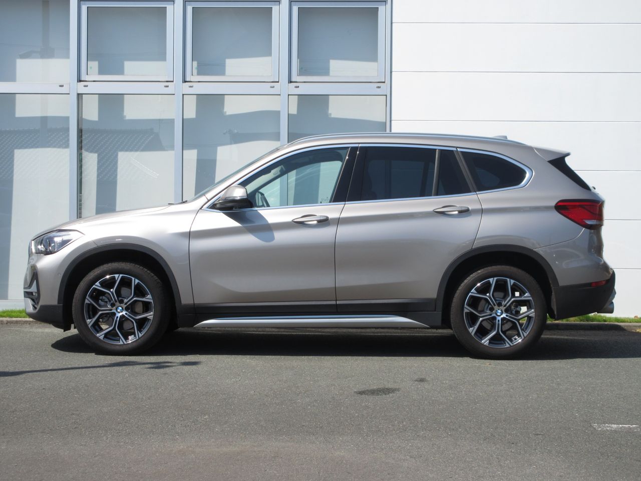 X1 sDrive18i RHD