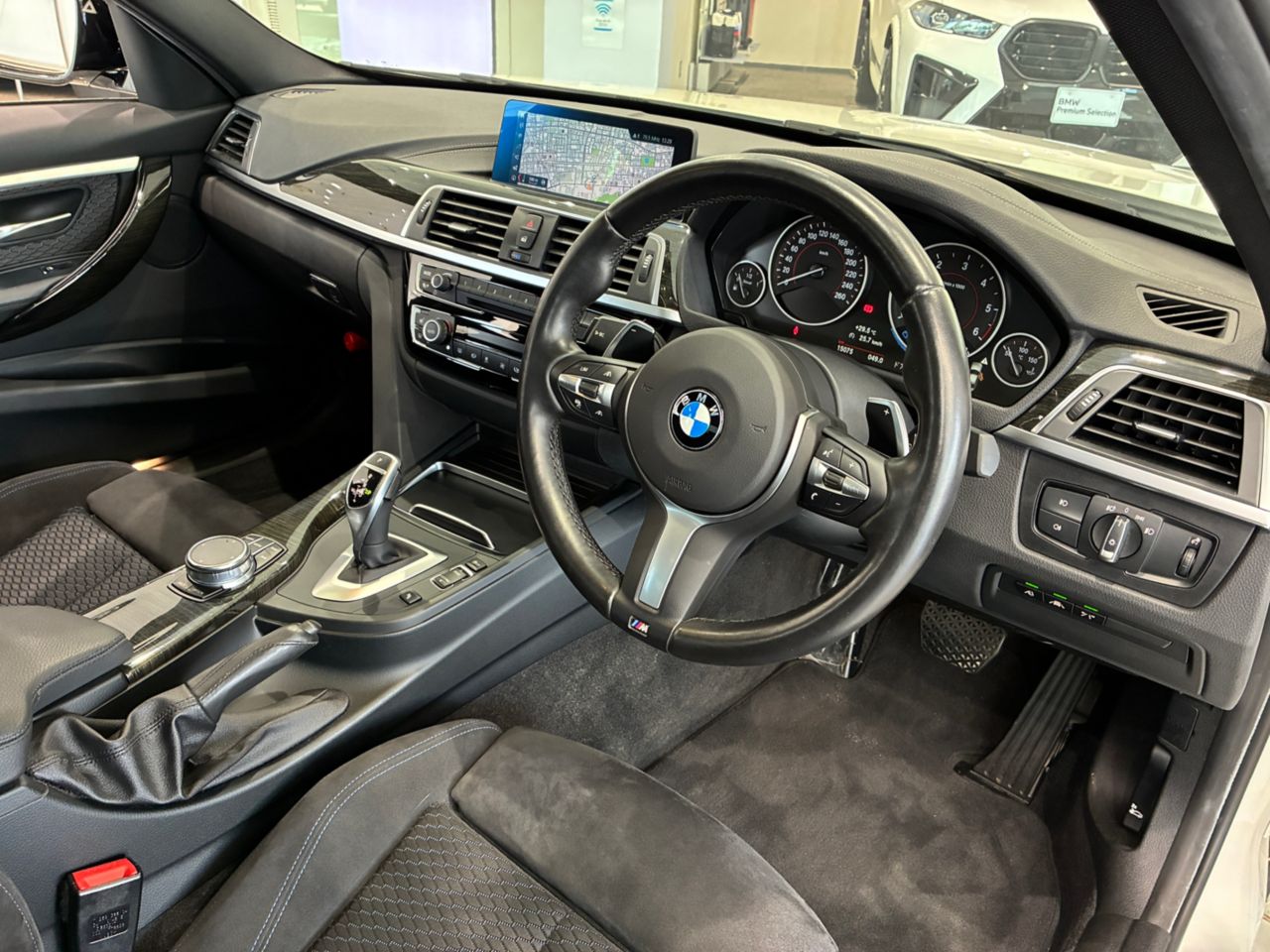320D SEDAN RHD