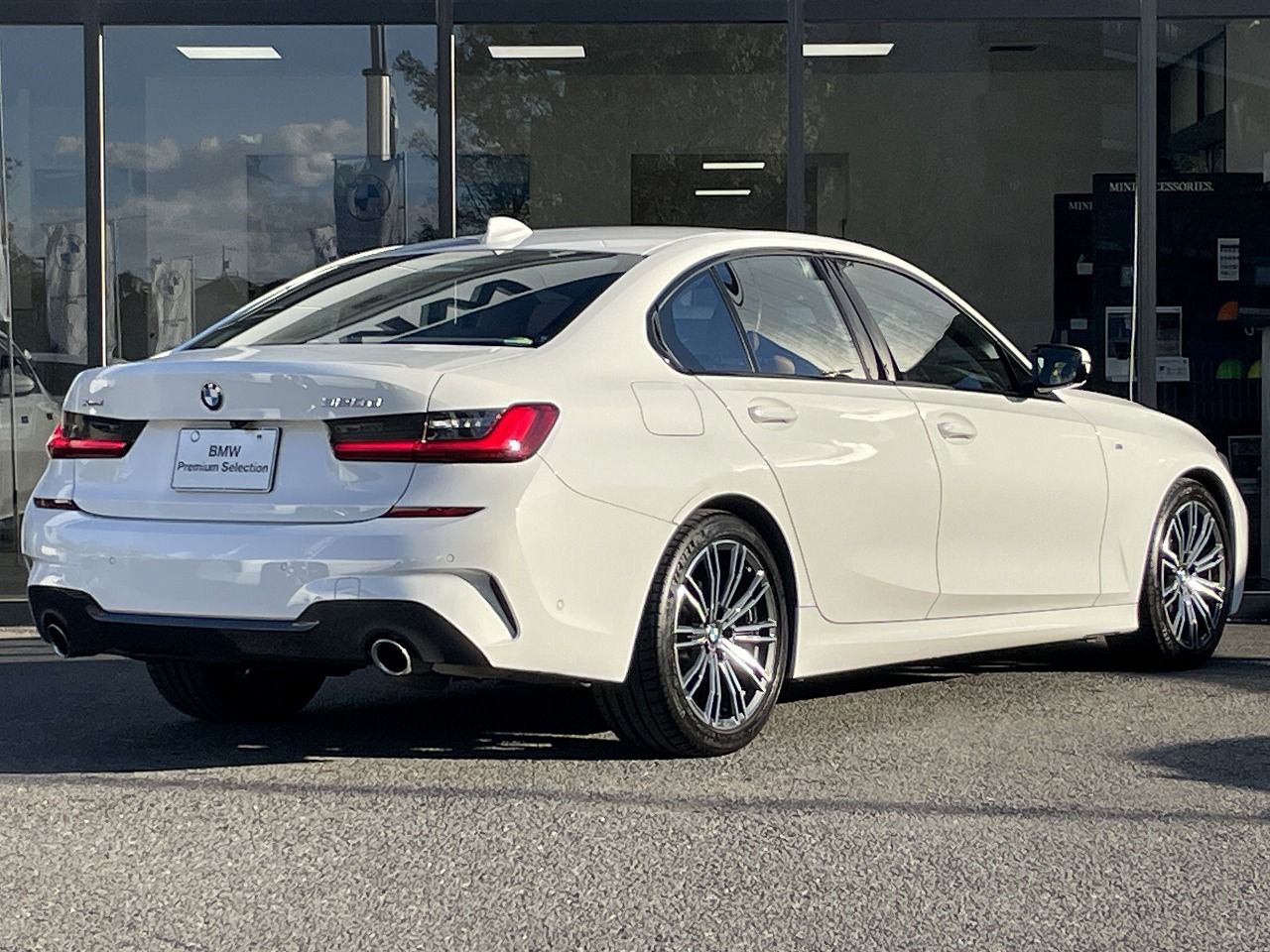 G20 320d xDrive RHD Saloon