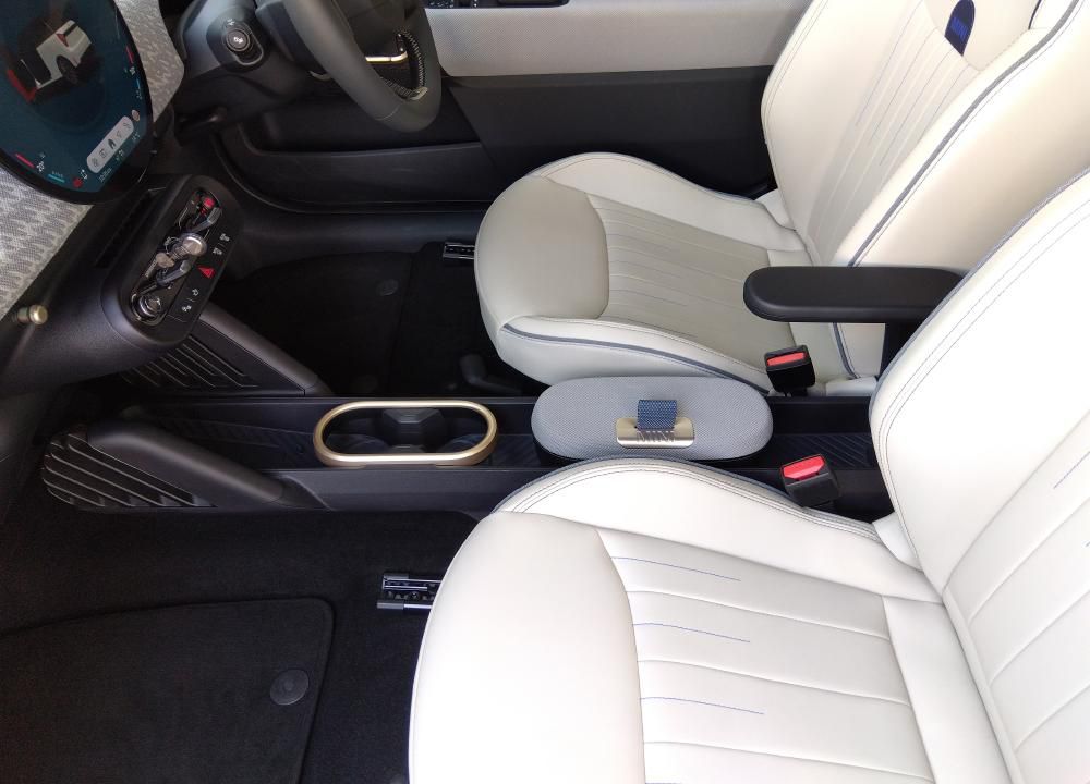 J01 MINI Cooper SE