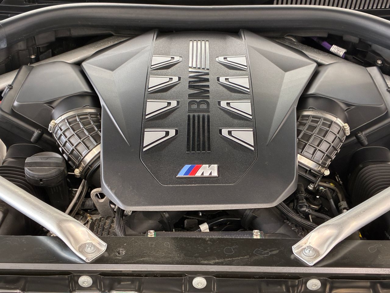 X6 M60i xDrive RHD