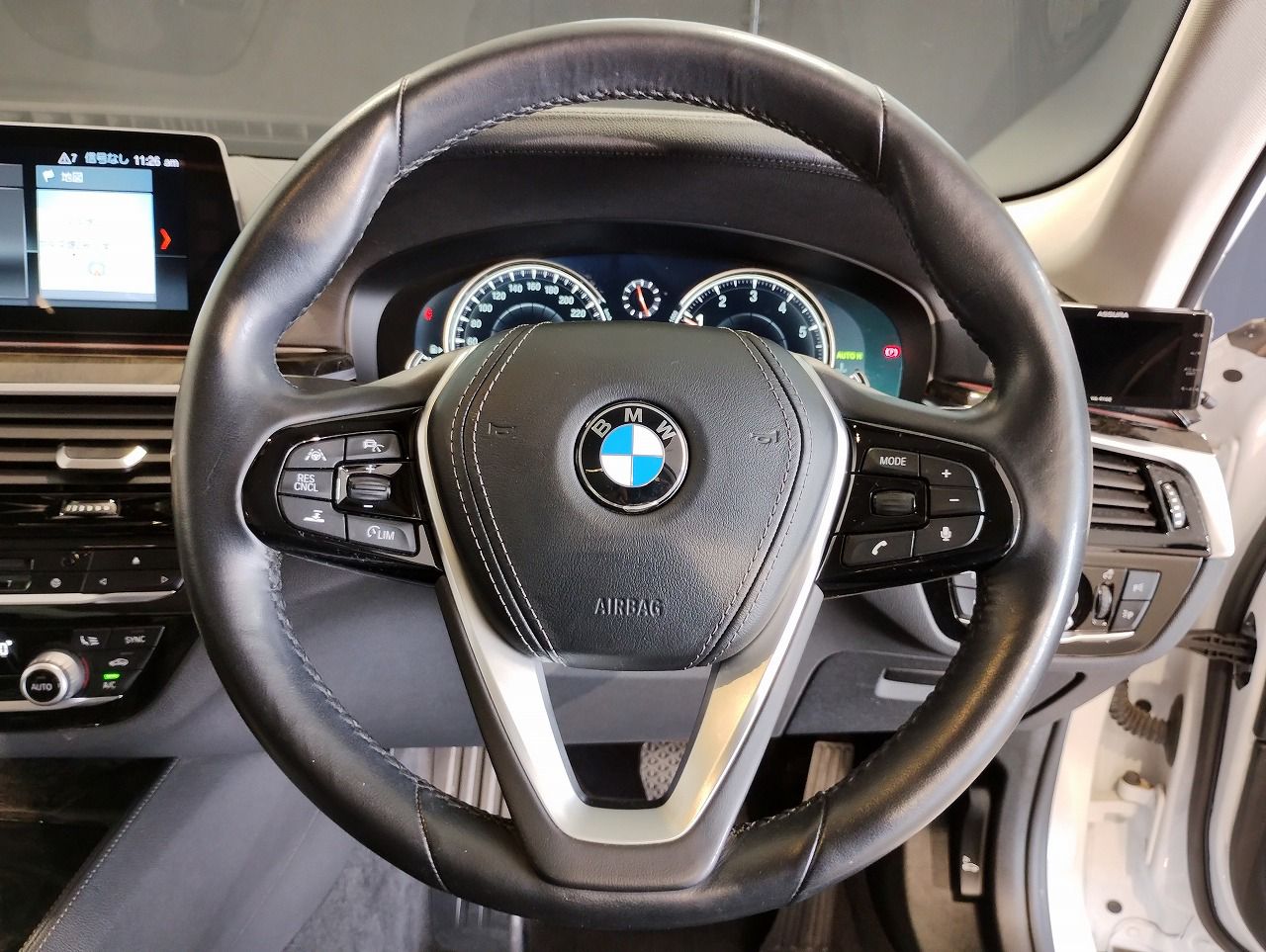 523I