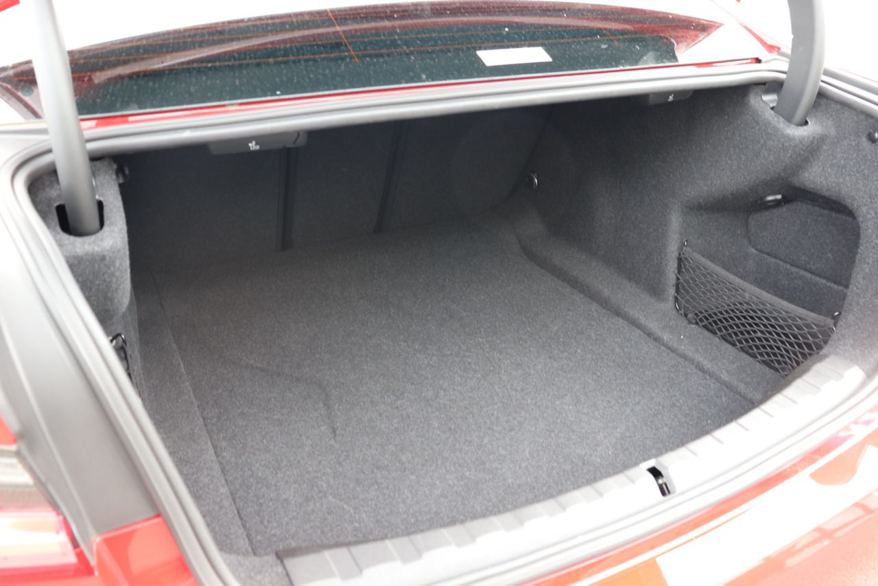 G20 320d xDrive RHD Saloon