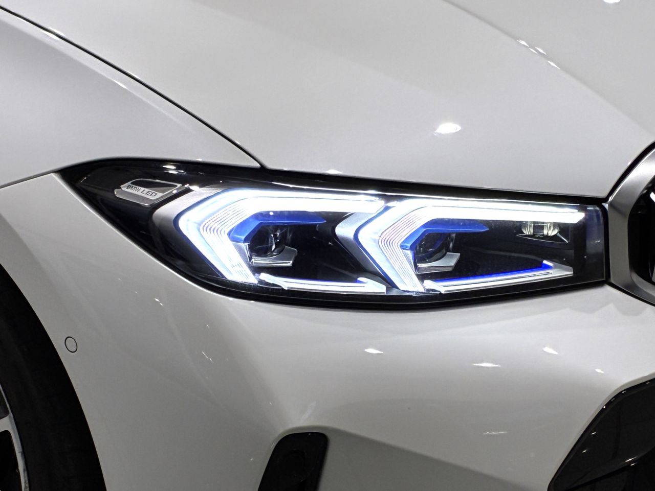 320d xDrive Berline RHD