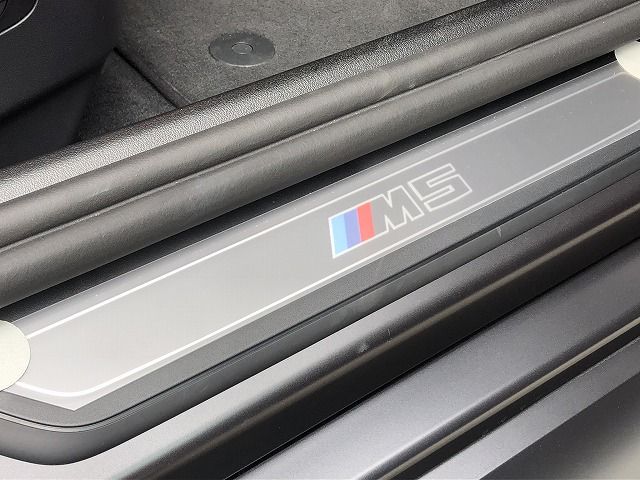 M5 Saloon RHD
