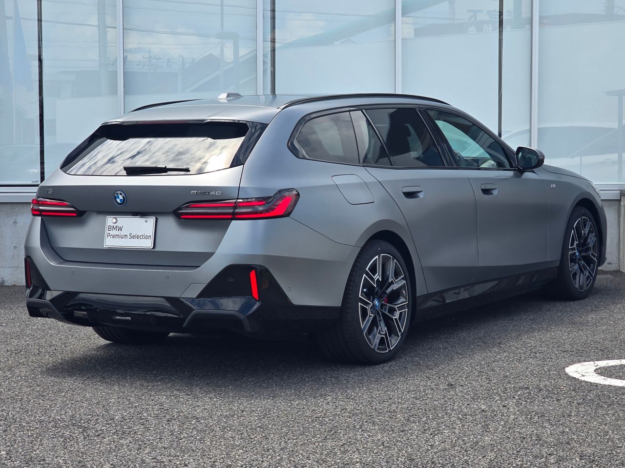 BMW i5 eDrive40 M Sport RHD