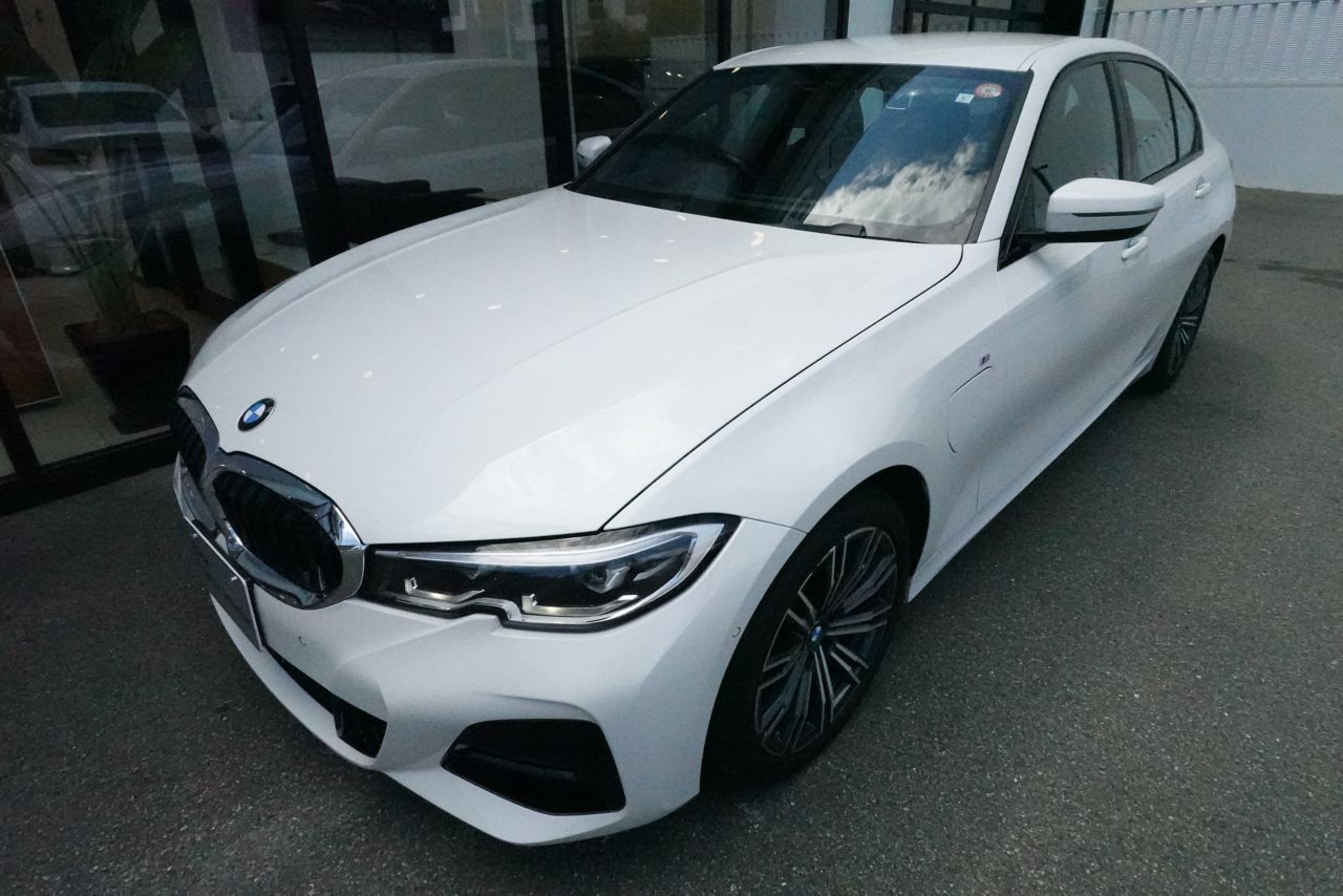 G20 330e Saloon RHD