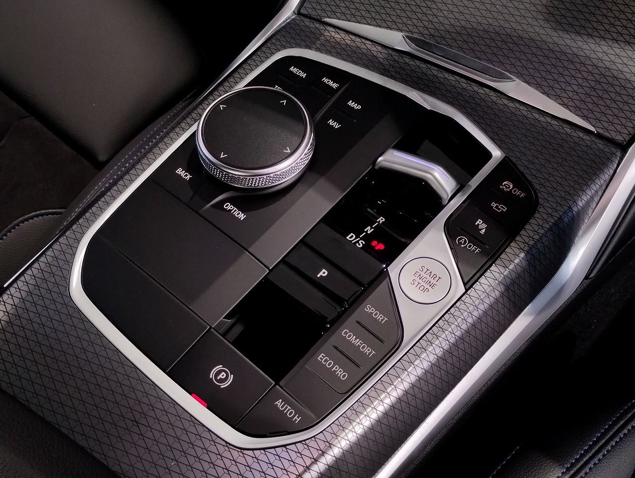 320d xDrive Berline RHD