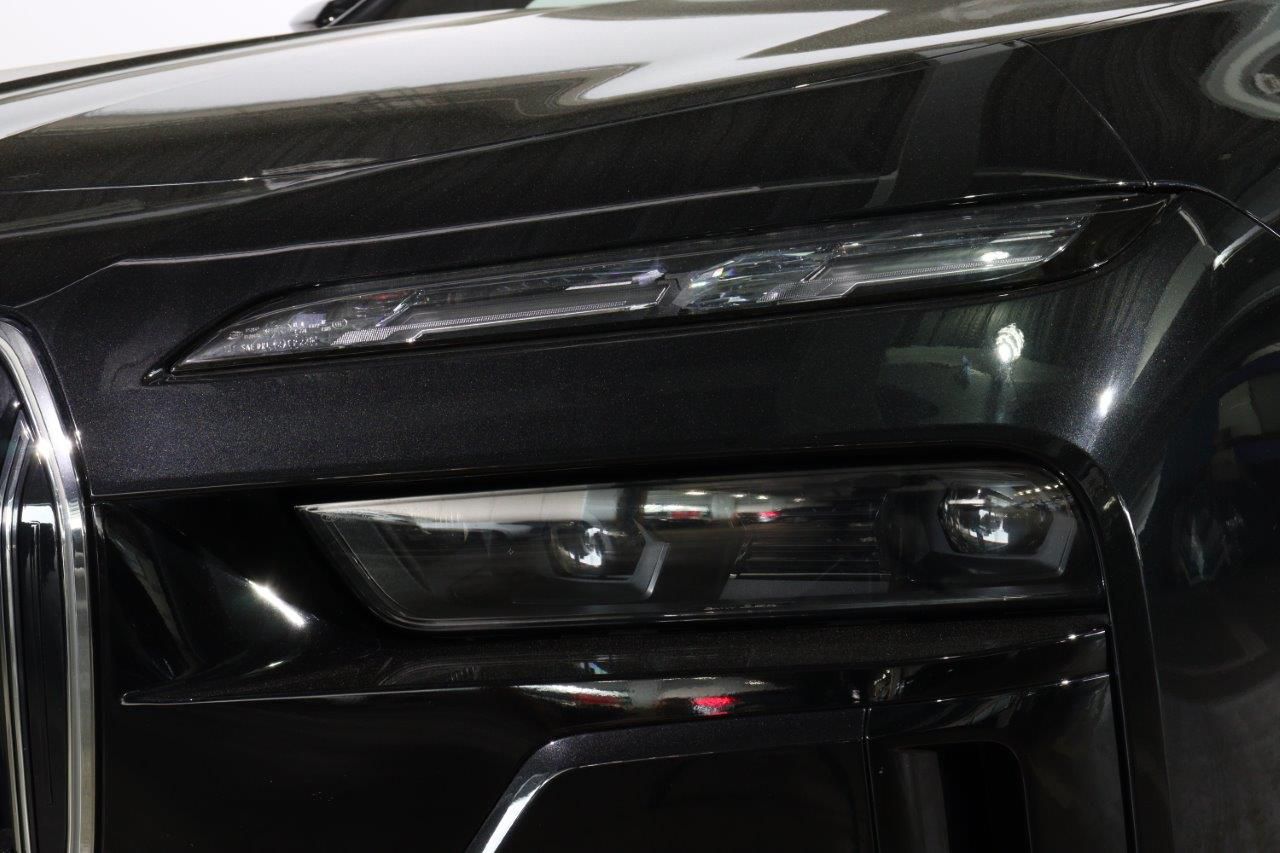 BMW i7 M70 xDrive Sedan RHD
