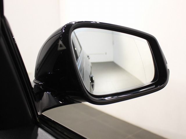 318I SEDAN RHD