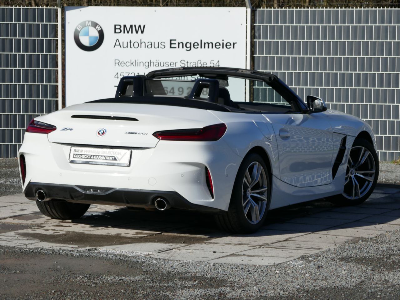 Z4 sDrive20i
