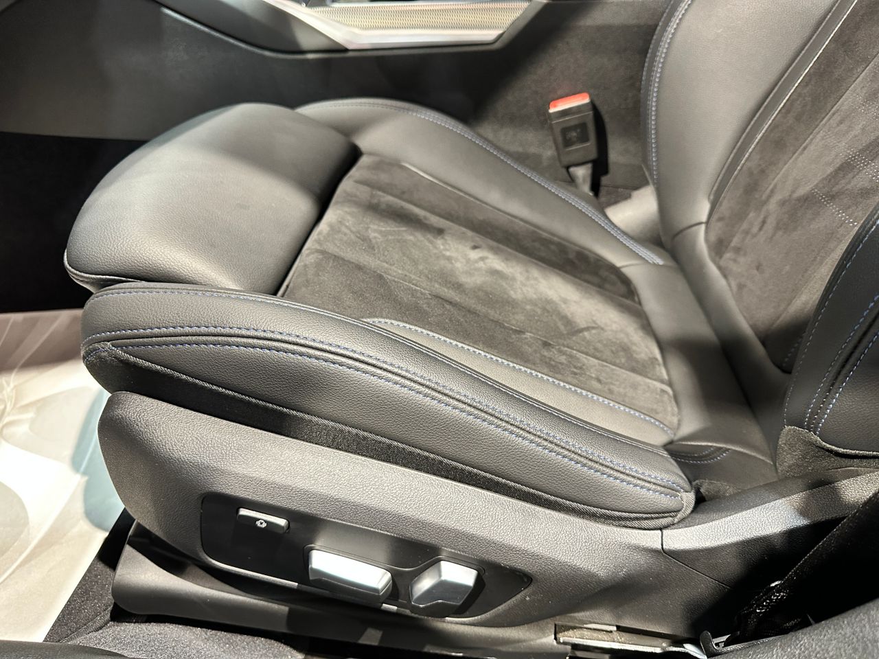 G20 320d xDrive RHD Saloon