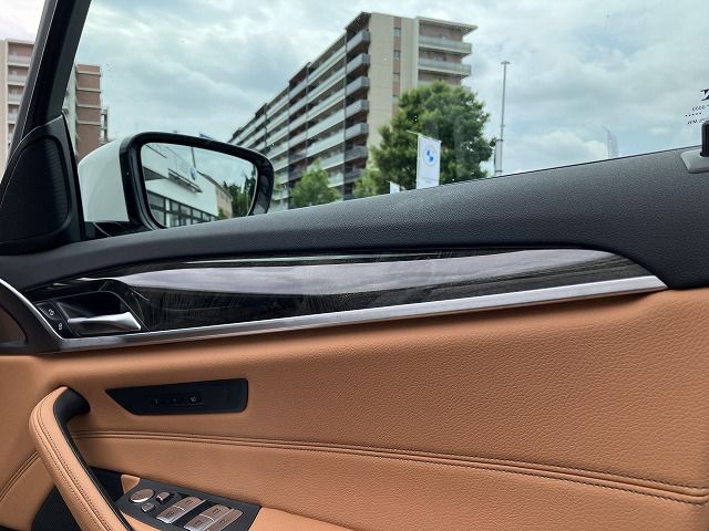 530e Sedan RHD