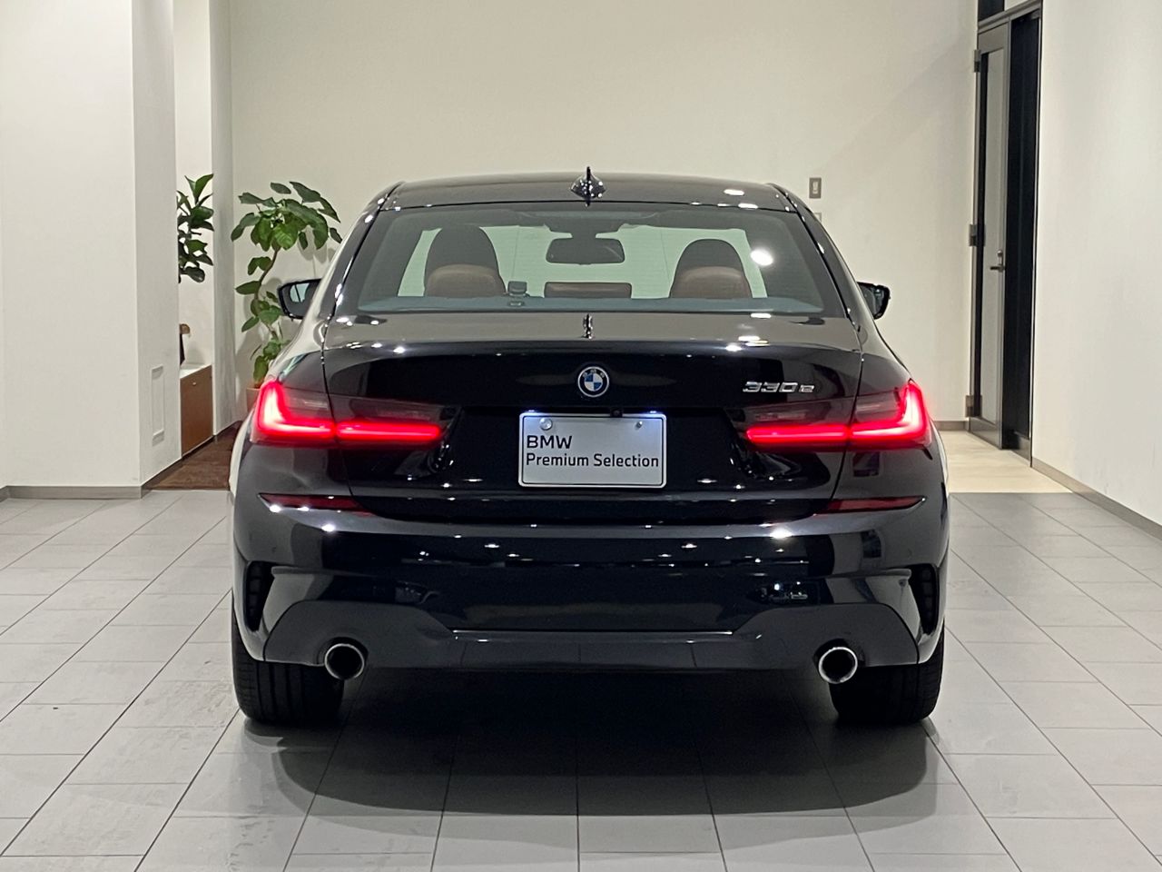 G20 330e Saloon RHD