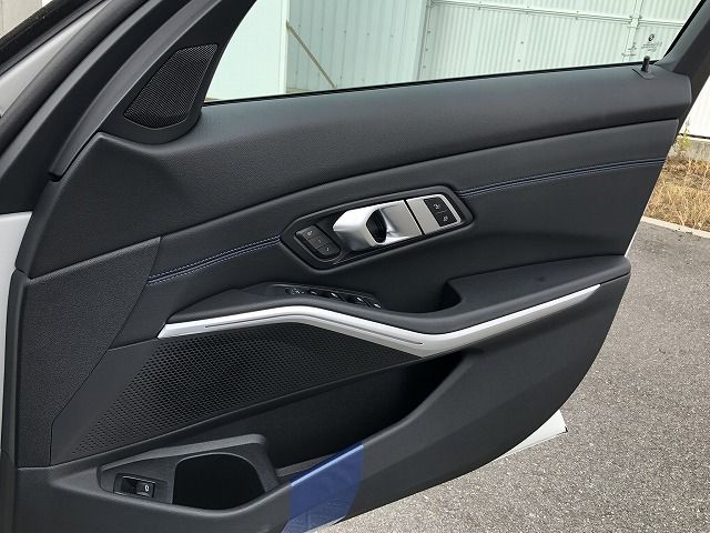 320d xDrive Berline RHD