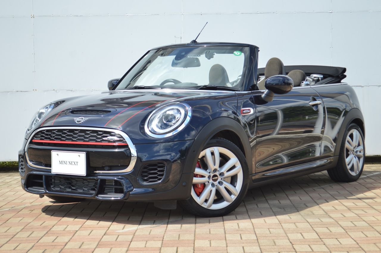 MINI JOHN COOPER WORKS CONVERTIBLE.