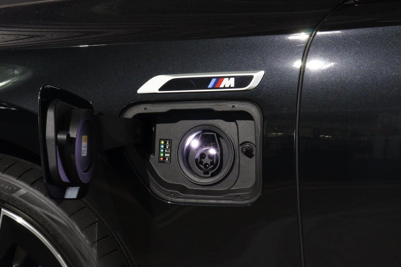 BMW i7 M70 xDrive Sedan RHD