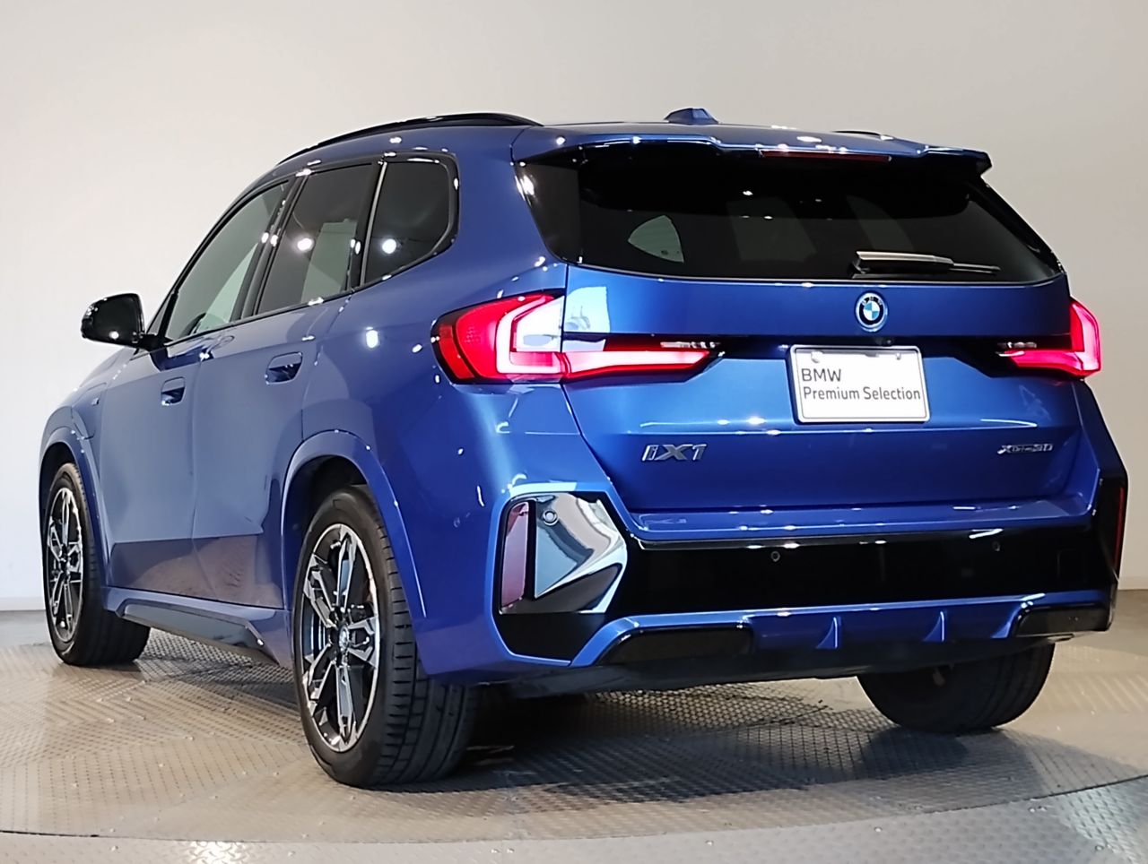U11 iX1 xDrive30