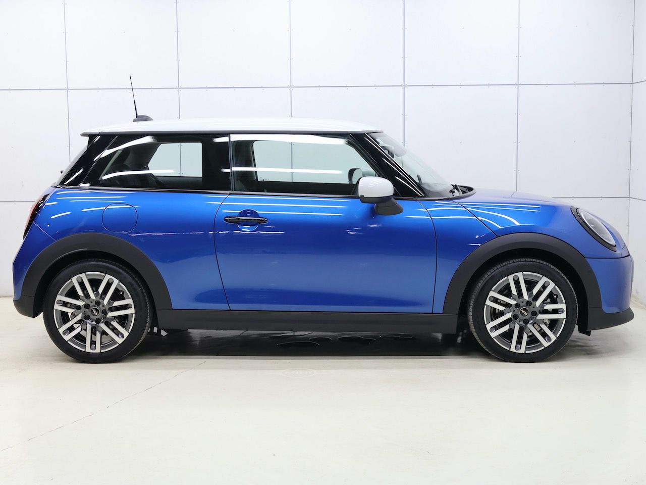 F66 MINI Cooper C 3Dr