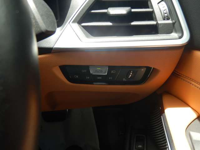 320d xDrive Berline RHD