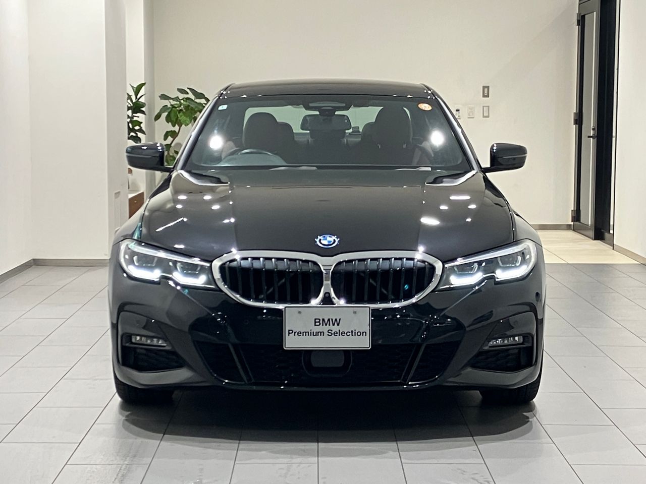 G20 330e Saloon RHD