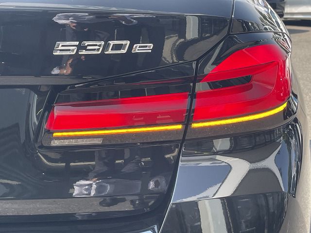 530e Sedan RHD
