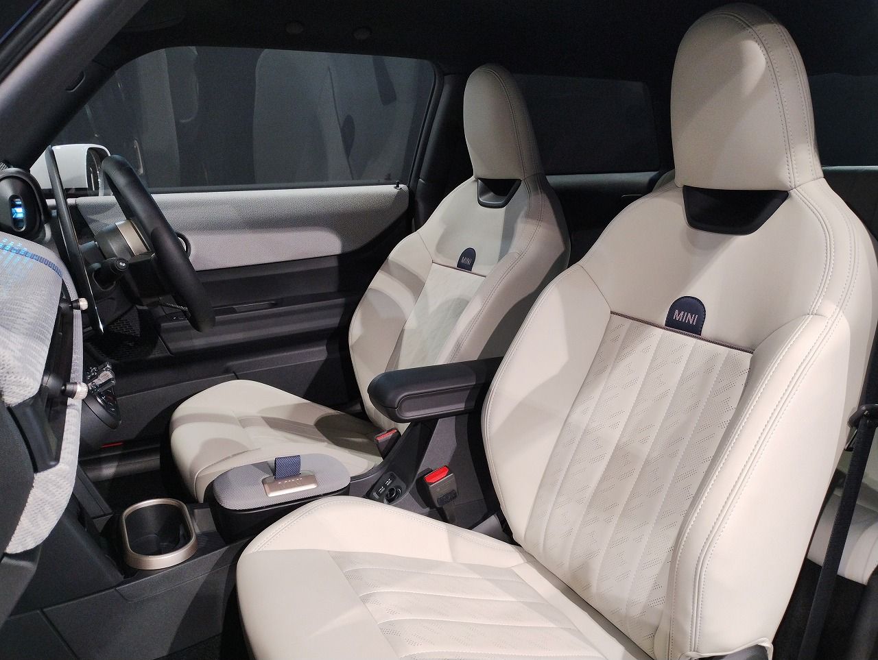 F66 MINI Cooper C 3Dr