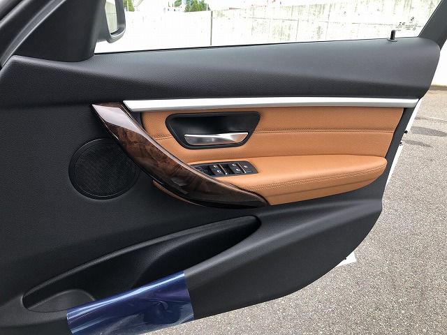 320D SEDAN RHD