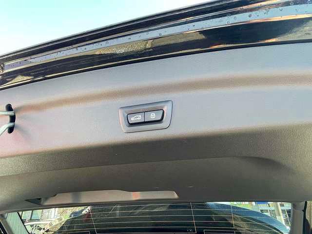 U11 iX1 xDrive30
