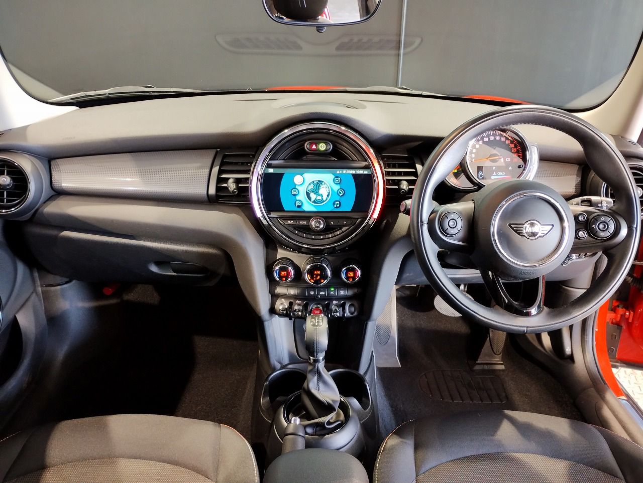 F55 COOPER D (AT)