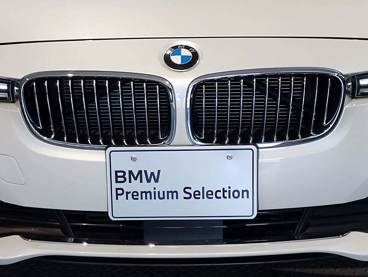 320D SEDAN RHD