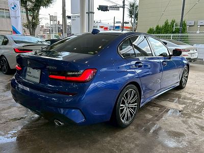 320i Sedan RHD