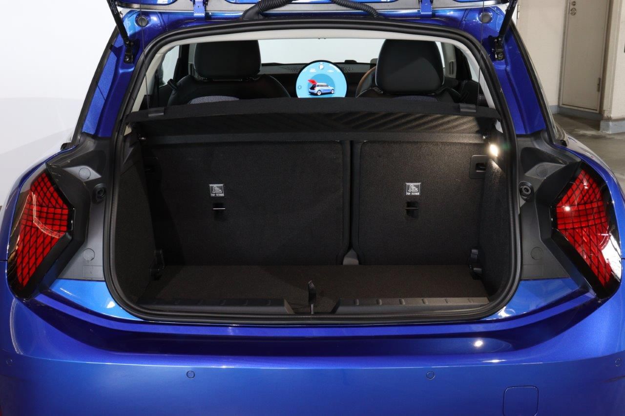 J01 MINI Cooper E
