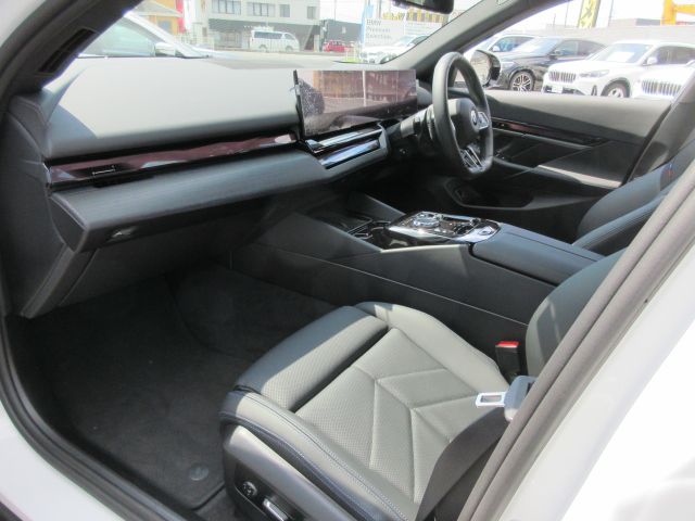 520i Sedan RHD