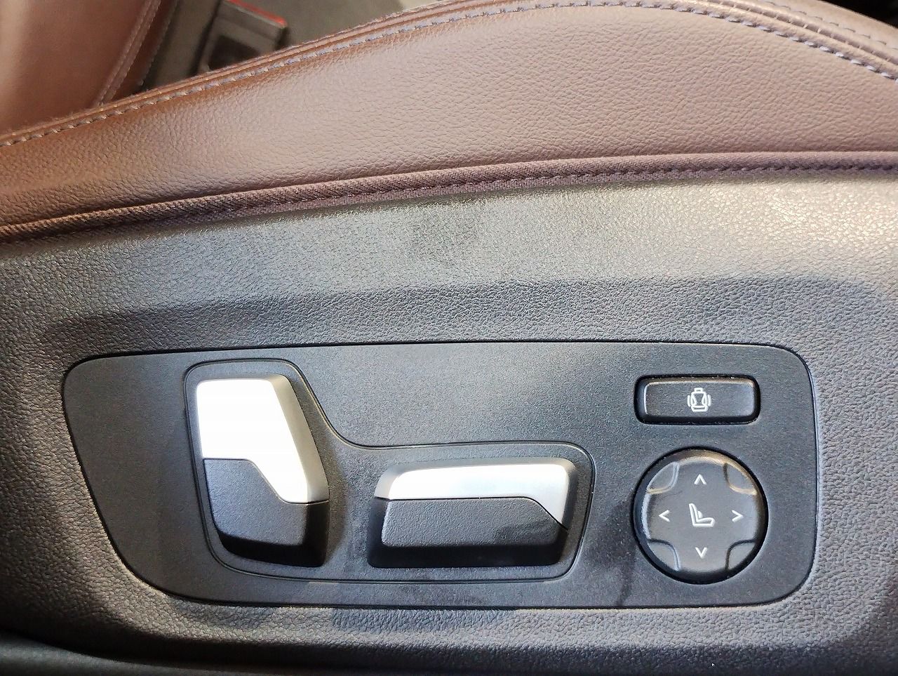 X4 M40i RHD