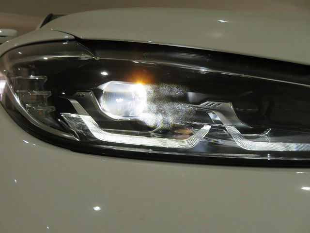 G26 i4 eDrive40 RHD