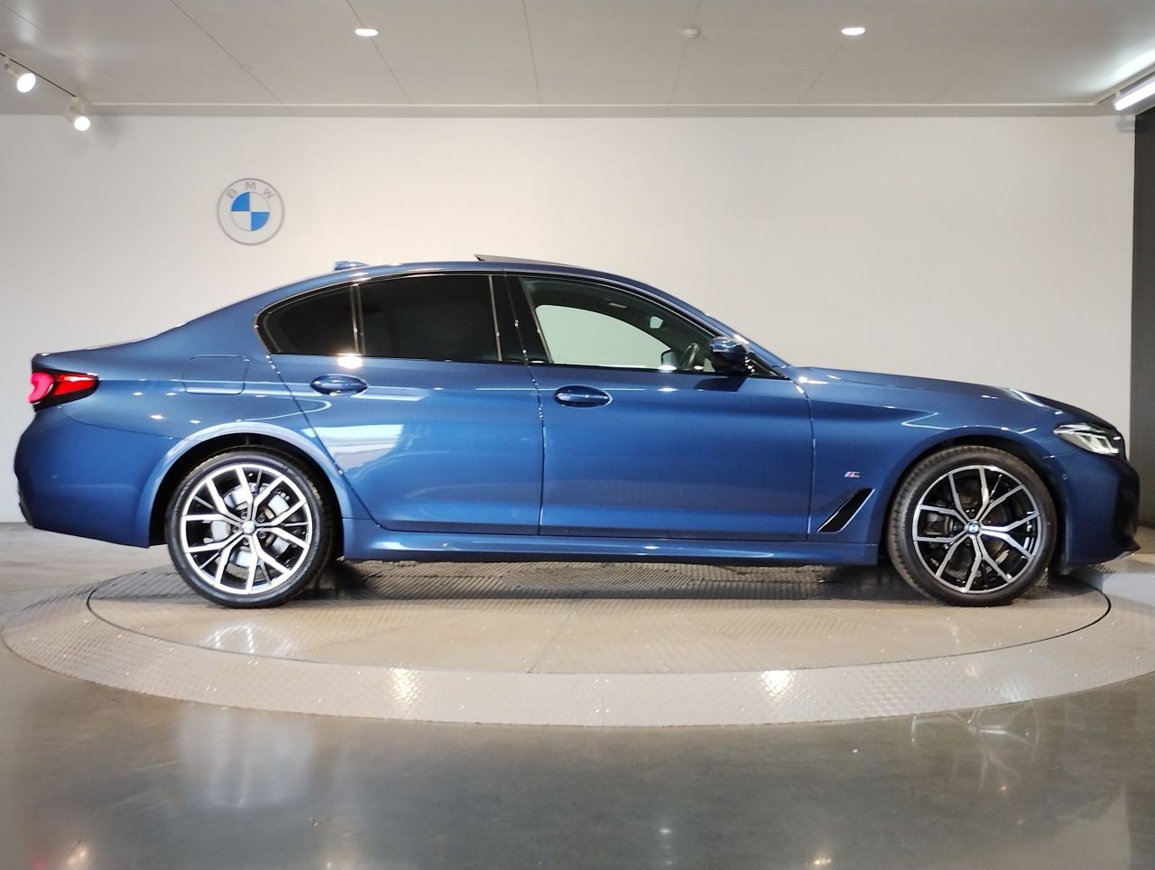 520d xDrive Sedan RHD