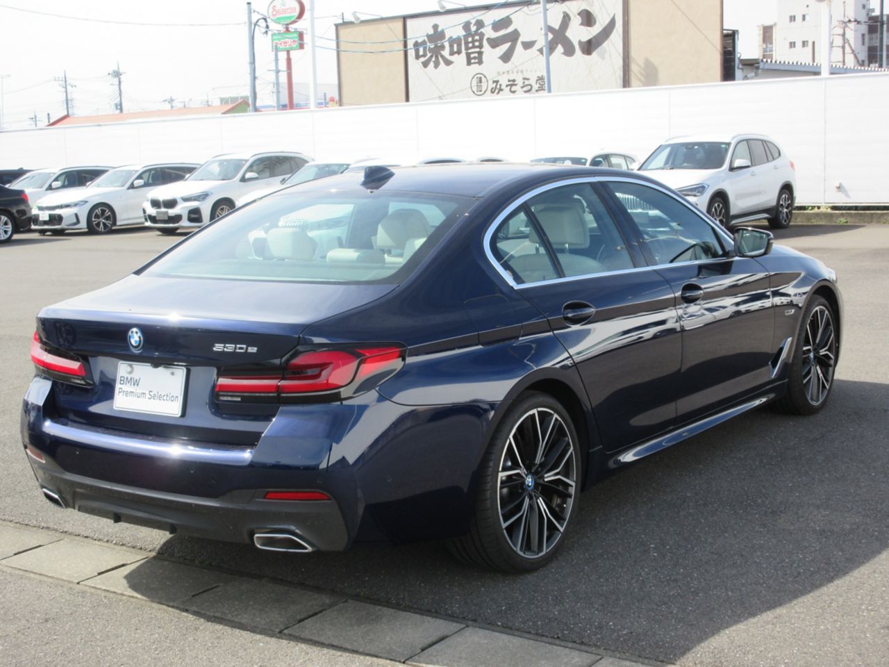 530e Sedan RHD