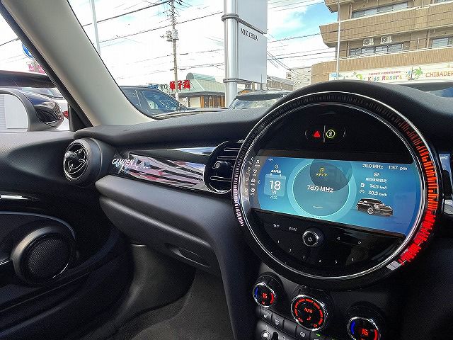MINI Cooper F56 RHD