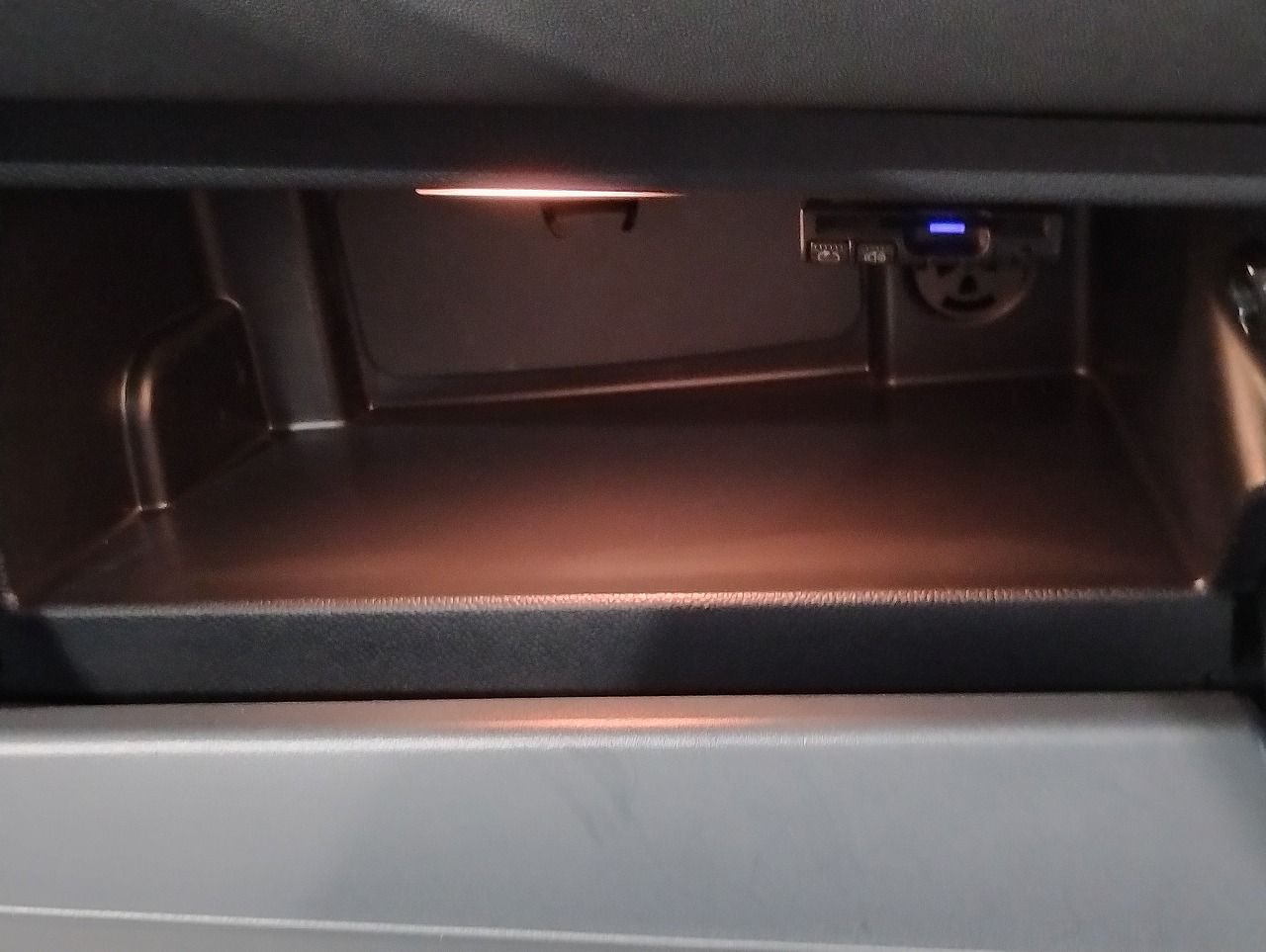 F56 COOPER D (AT)