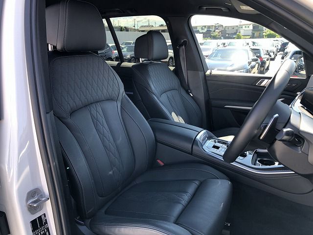 X5 M60i xDrive RHD